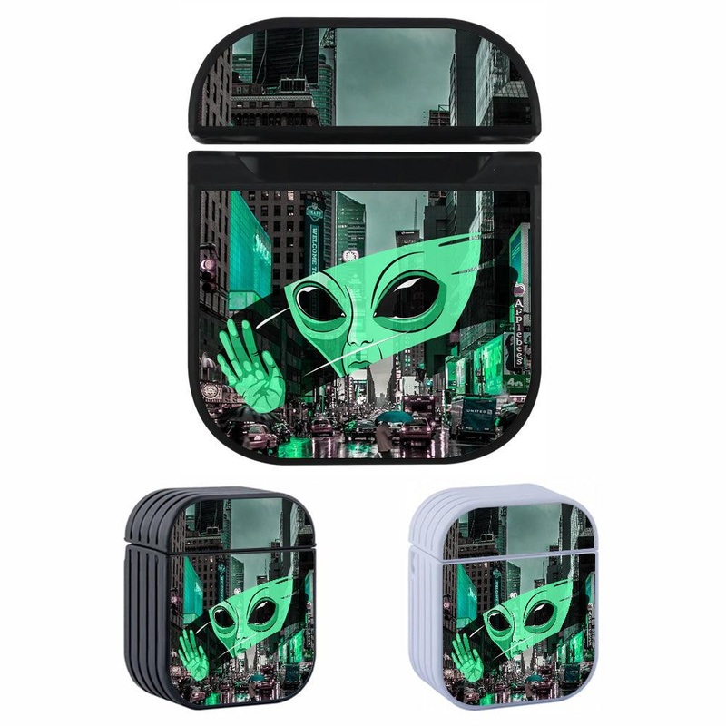 Alien Observing The City Hard Plastic Case Cover For Apple Airpods